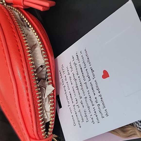 DVF~NEW ☆with the 🏷tags! DVF Red Lip Zip Pouch - Picture 6 of 11